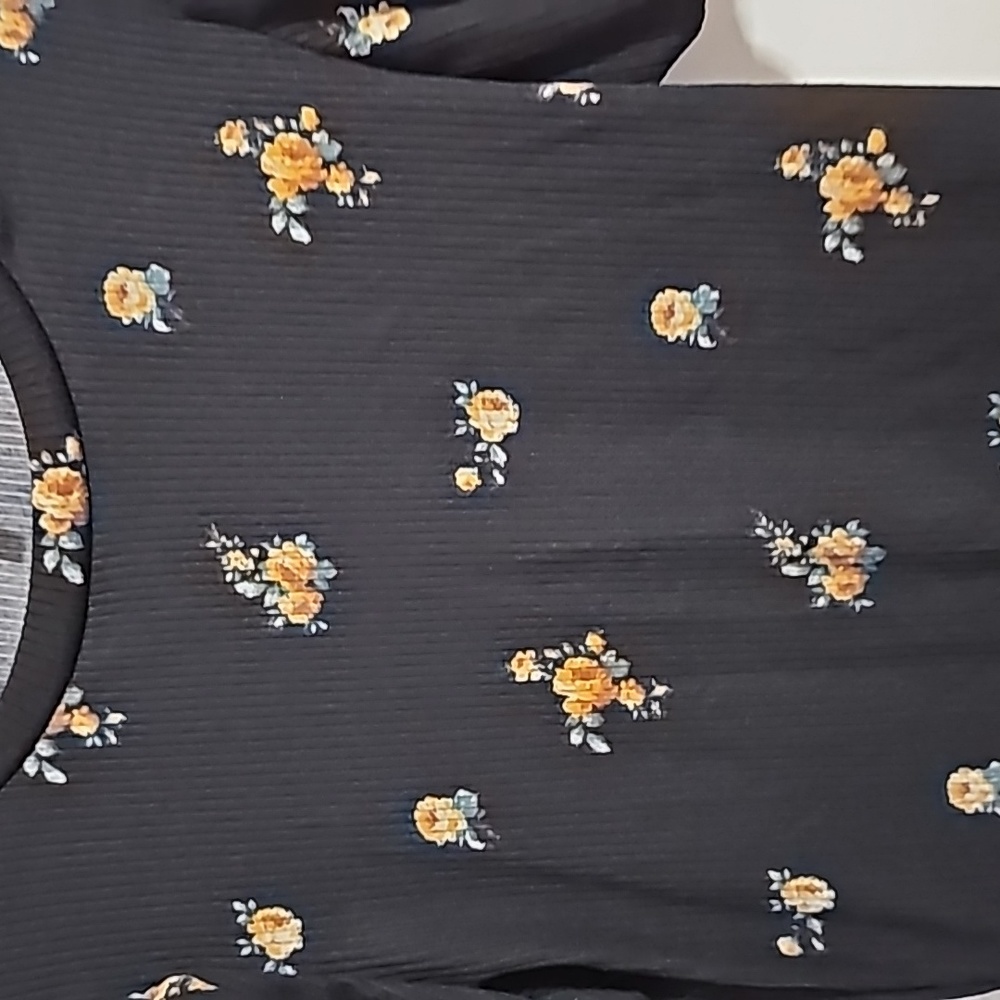 🌼 Flower 🌼 Top - Picture 2 of 4